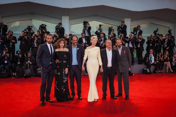 Matthias Schoenaerts, Dakota Johnson, Luca Guadagnino, Tilda Swinton, Corrado Guzzanti, Ralph Fiennes — Foto de Stock