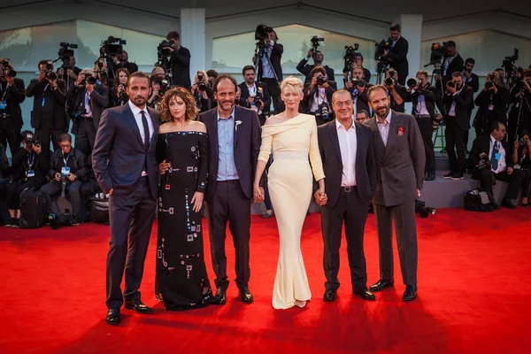 Matthias Schoenaerts, Dakota Johnson, Luca Guadagnino, Tilda Swinton, Corrado Guzzanti, Ralph Fiennes — Stok Foto