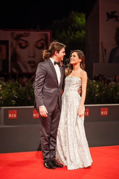 Peter Lanzani och Martina Stoessel — Stockfoto