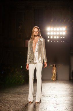Milan Fashion Week: Genny Spring-Summer '16