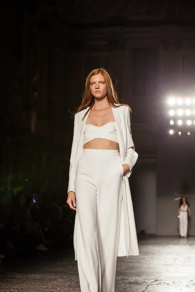 Milan Fashion Week: Genny Spring-Summer '16 — Stock Photo, Image