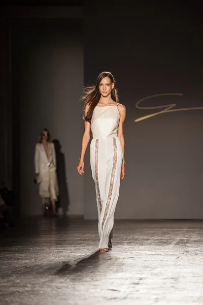 Milan Fashion Week: Genny Spring-Summer '16 — Stockfoto