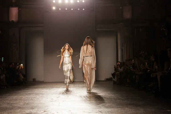 Milan Fashion Week: Genny Spring-Summer '16 — Fotografia de Stock