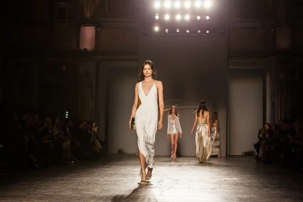 Milan Fashion Week: Genny Spring-Summer '16 — Stok Foto