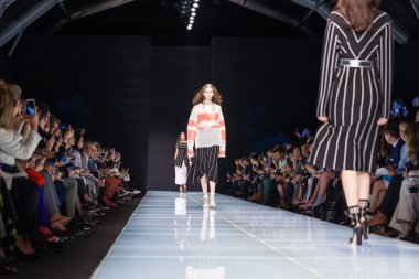 Önizleme defile