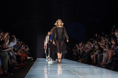 Önizleme defile