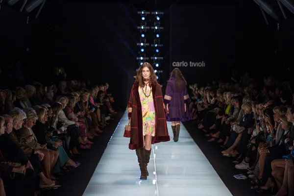 Pokaz mody Carlo Tivoli — Zdjęcie stockowe
