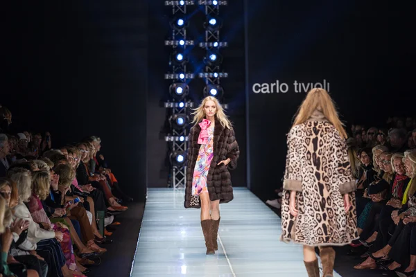 Carlo Tivoli fashion show — Stock Photo, Image