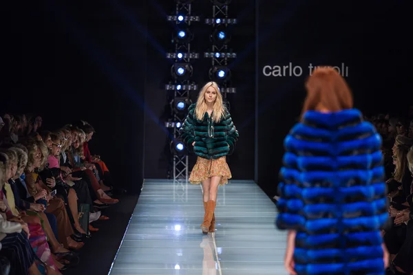 Carlo Tivoli fashion show — Stock Photo, Image