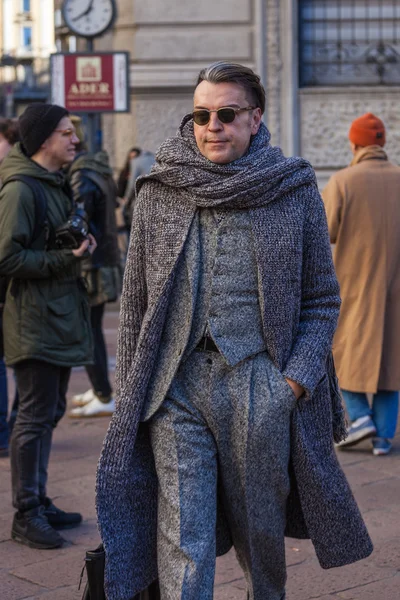 De mannen in de Milaan Fashion Week Fall-Winter — Stockfoto