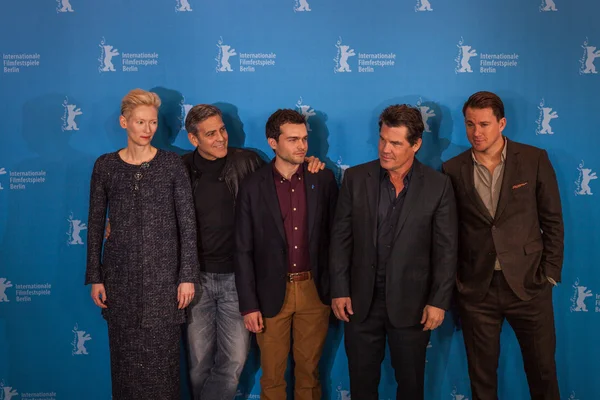 Tilda Swinton, George Clooney, Alden Ehrenreich, Josh Brolin and Channing Tatum — Stock Photo, Image