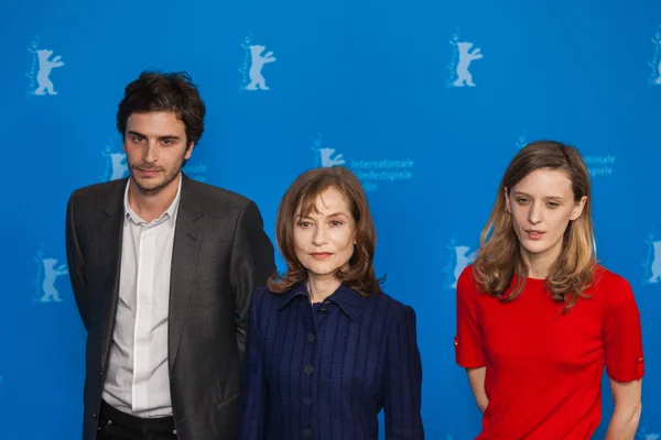 Acteur Roman Kolinka, directeur Mia Hansen-liefde en actrice Isabelle Huppert — Stockfoto