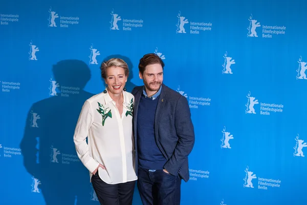 Actress Emma Thompson and actor Daniel Bruehl — Stock fotografie