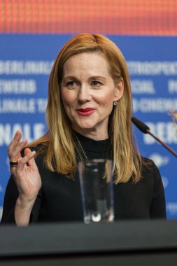 Oyuncu Laura Linney