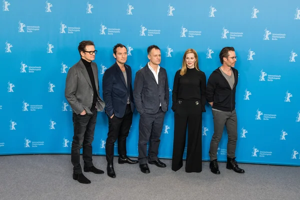 Colin Firth, Jude Law, Michael Grandage, Laura Linney en Guy Pearce — Stockfoto