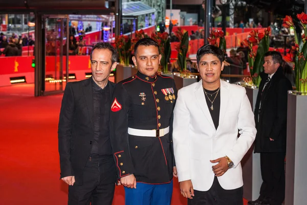 Johnny Ortiz, Military advisor Daniel Torres and director Rafi Pitts — Stock Photo, Image