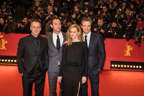 Los actores Colin Firth, Laura Linney, Jude Law y el director Michael Grandage — Foto de Stock