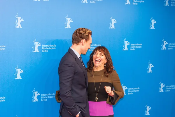 Herec Tom Hiddleston a režisérka Susanne Bier — Stock fotografie