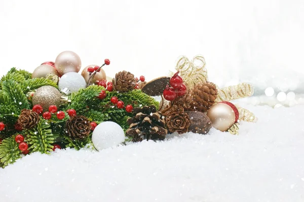 Decoraciones de Navidad con nieve — Foto de Stock