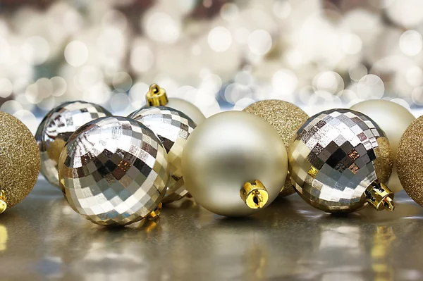 Noel arka planını altın baubles — Stok fotoğraf