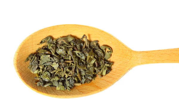 Té seco verde aromático, aislado en blanco —  Fotos de Stock