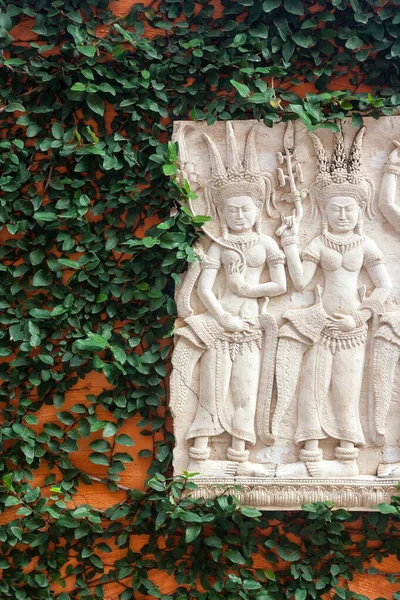 Apsara Craft Statue Mimics Angkor Ancient Art Decorate Garden — Stock Photo, Image