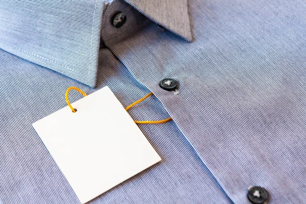 Camisa Hombre Rayas Grises Pequeñas Con Una Etiqueta Precio Cordón — Foto de Stock