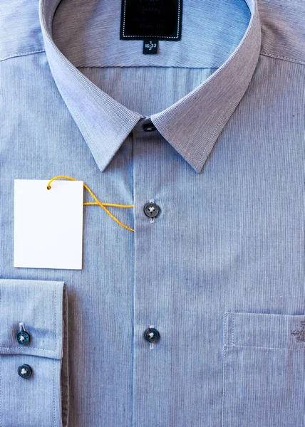 Camisa Hombre Rayas Grises Pequeñas Con Una Etiqueta Precio Cordón — Foto de Stock