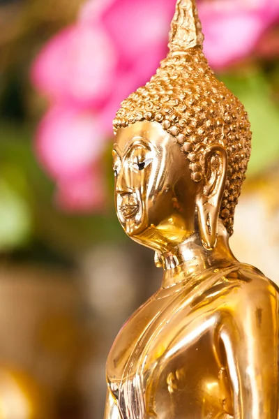 Золота статуя Будди — стокове фото
