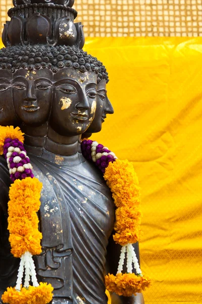 Buddha metálica de varias cabezas staue — Foto de Stock