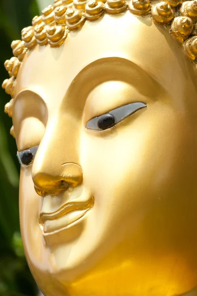 Zlatá socha tvář buddhistické — Stock fotografie