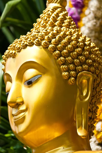 Gyllene Buddhist staty ansikte — Stockfoto