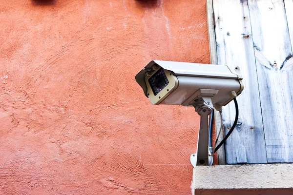 Cctv Kamera. Überwachungskamera an der Wand. — Stockfoto