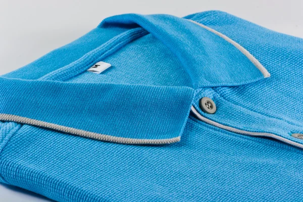Yeni erkek Polo T-shirt mavi renkte — Stok fotoğraf