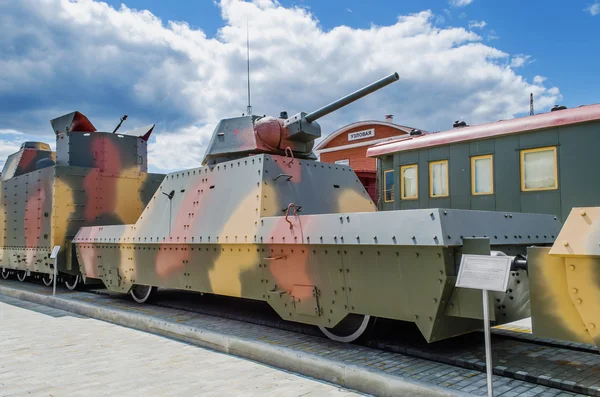 装甲的列车是在博物馆的军事装备 — 图库照片
