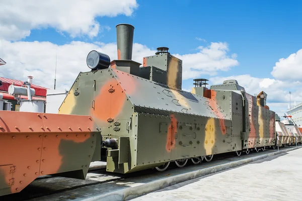 装甲的列车是在博物馆的军事装备 — 图库照片