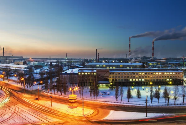 Visão noturna da empresa industrial — Fotografia de Stock