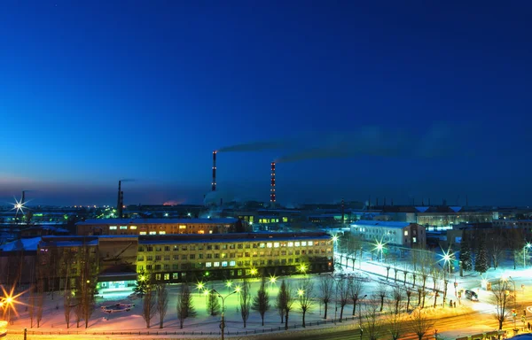 Vista superior da fábrica à noite — Fotografia de Stock