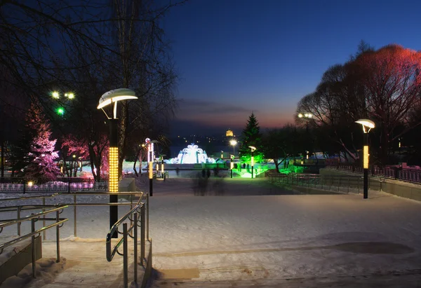 Evening illumination in winter city park. — Stock Photo, Image