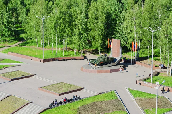 Monumento dedicado a los fundadores y diseñadores del tanque T-72 — Foto de Stock