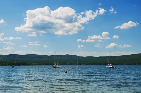 Recreatie op het lake Turgoyak — Stockfoto