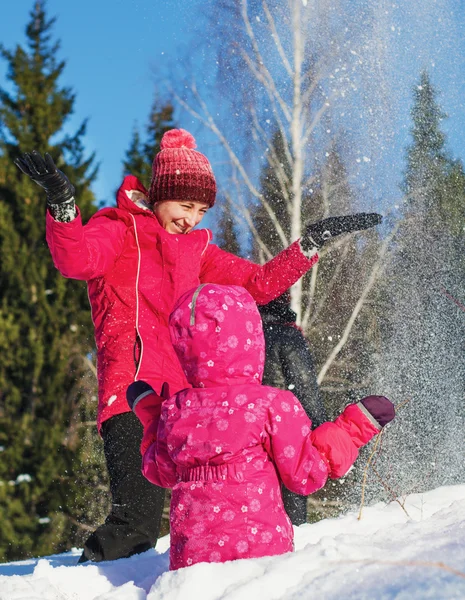 Mor och dotter har roligt — Stockfoto