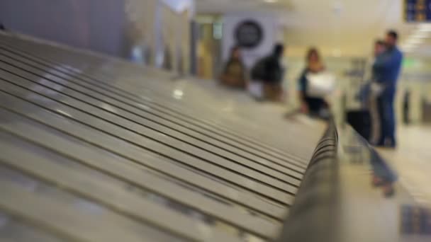 Airport Baggage Carousel with a Backpack — Stock Video