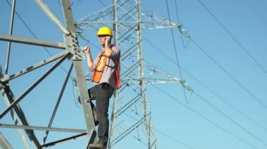 Elektrik yüksek gerilim Pole çalışan telefon