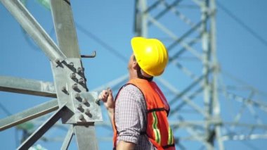 Elektrik Kulesi adam Ok portre