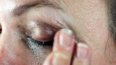 Kadın kaldırma göz makyaj portre