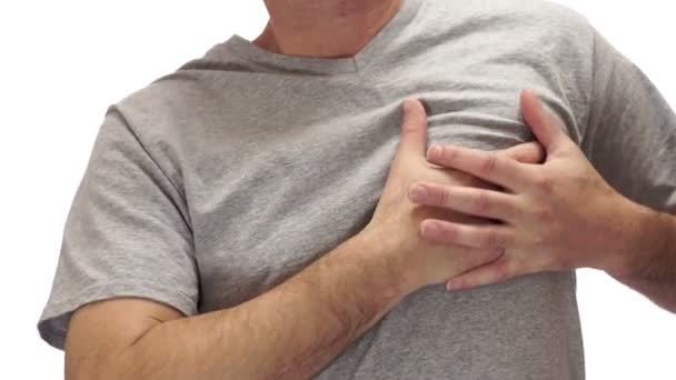 Dolor de pecho masculino aislado en blanco — Vídeo de stock