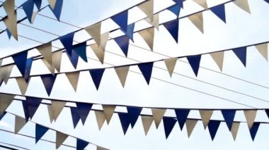 Mavi ve beyaz kaydırma flama bayrakları