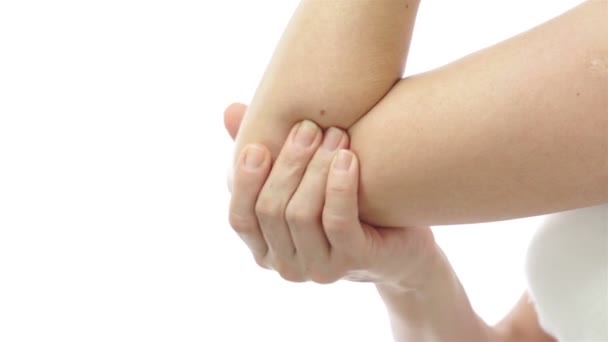 Vrouw wrijven en Stretching elleboog — Stockvideo