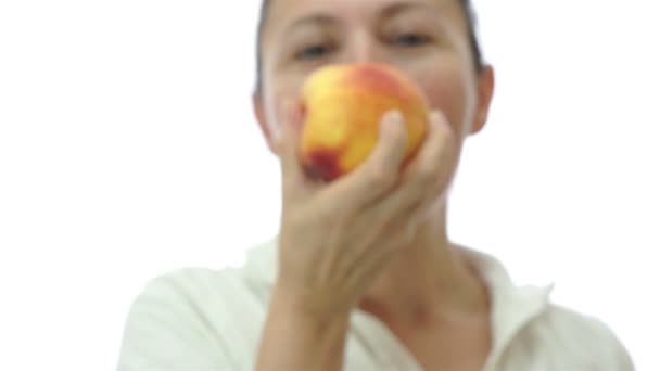 Woman Offering a Bite of Her Peach — Stock Video